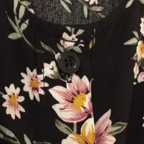 💕HP💕Nalati floral rayon romper size medium - Picture 4 of 12